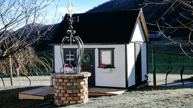 Njegova mojstrovina so otroške hiške.