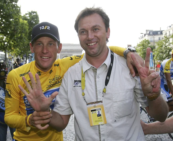 Takole sta Lance Armstrong in Johan Bruynell pozirala ob sedmi zmagi na Touru. Foto AP