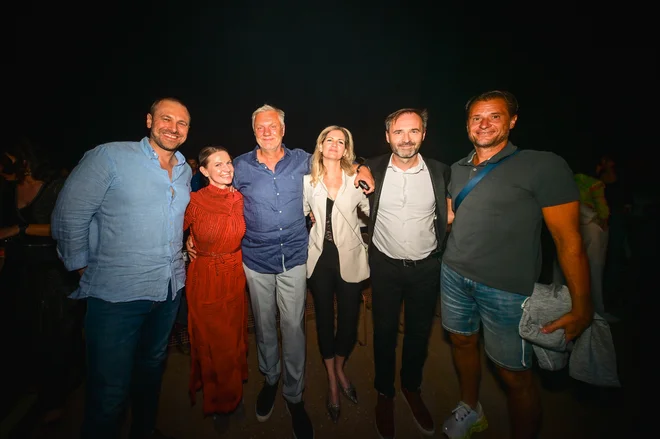 Mladen Delin, vodja Festivala Arsana, s soprogo Ano, Blaž Brodnjak, predsednik uprave NLB, s soprogo Barbaro, Milan Kuster, direktor I-Venta, ter Sebastijan Škorc, trener OK Maribor FOTOGRAFIJE: MP PRODUKCIJA/PIGAC.SI