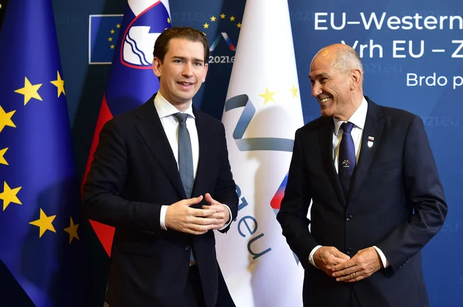 Janez Janša in Sebastian Kurz leta 2001 na Brdu pri Kranju. FOTO: Jure Makovec/AFP