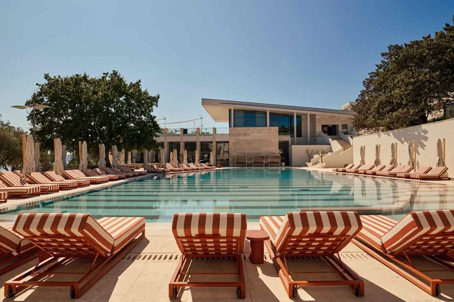 Bazen Alba Signature je namenjen izključno odraslim. FOTO: Mövenpick Hotel & Residences Kvarner Bay
