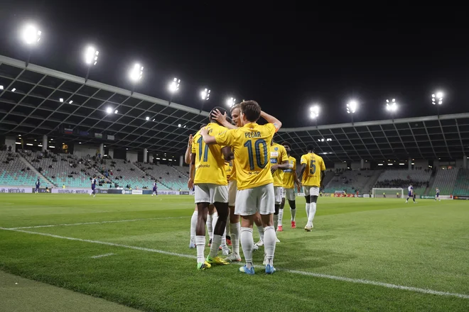 V Stožicah so nogometaši Brava slavili z 2:1, prednost pa so zapravili v Severni Makedoniji. FOTO: Leon Vidic/Delo