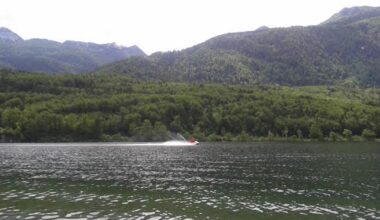 V priljubljenem jezeru znova odkrili potencialno strupene bakterije