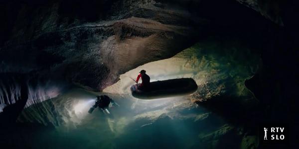 Jamski potapljači raziskujejo Križno jamo. Prišli so do globine 153 metrov.