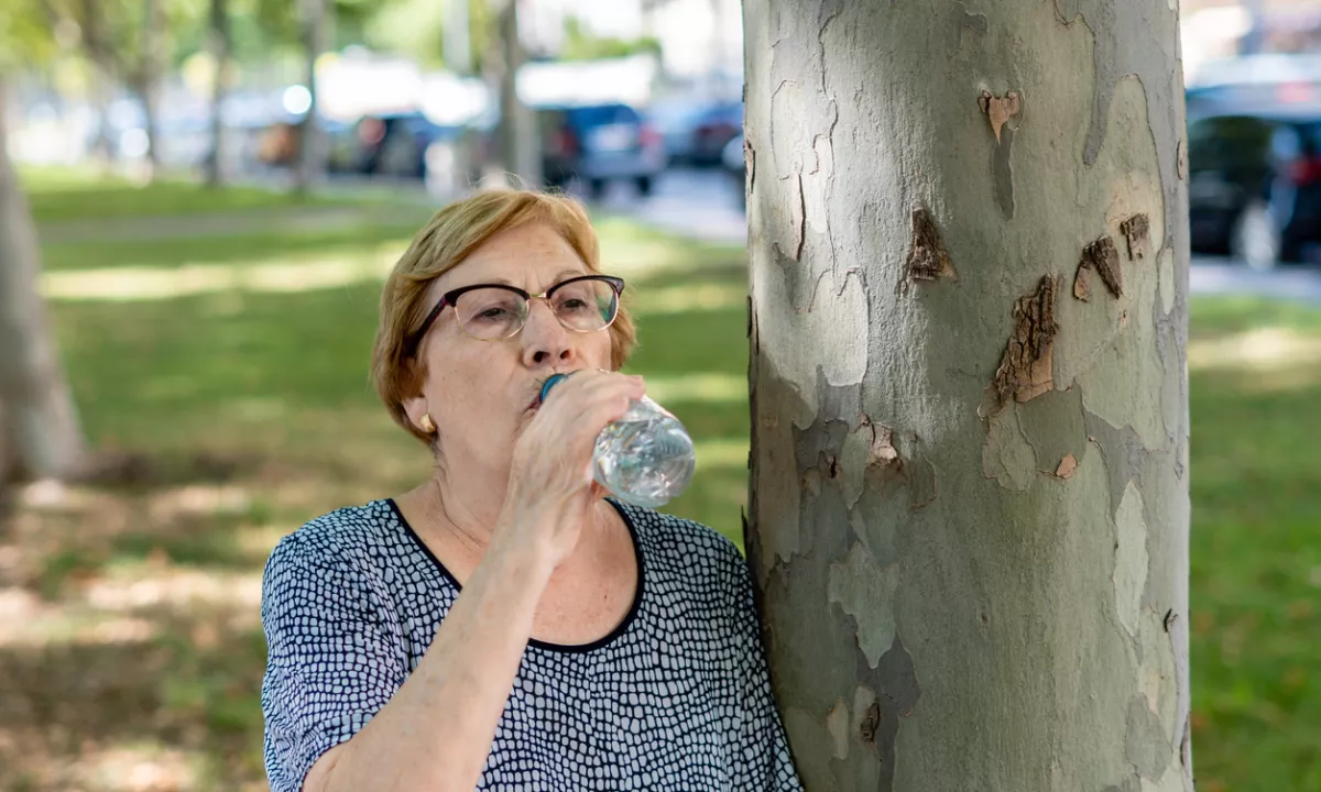 V primežu tretjega vročinskega vala: smo na starejše preprosto pozabili?
