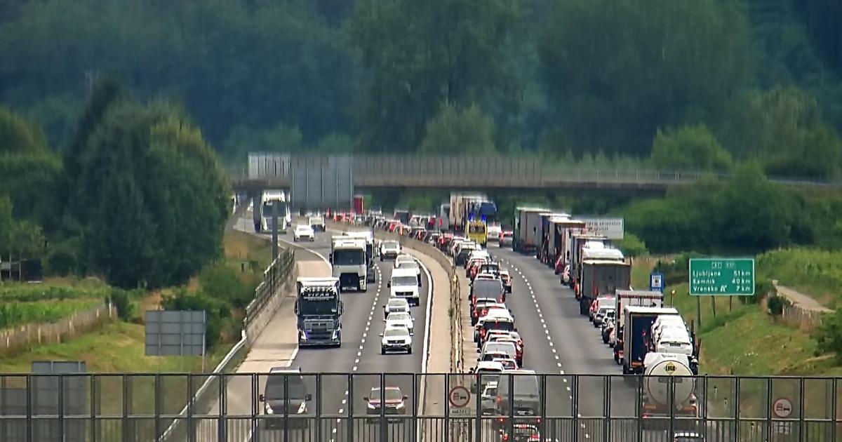 Na cestah kaotično: Če res ni treba, danes nikar za volan