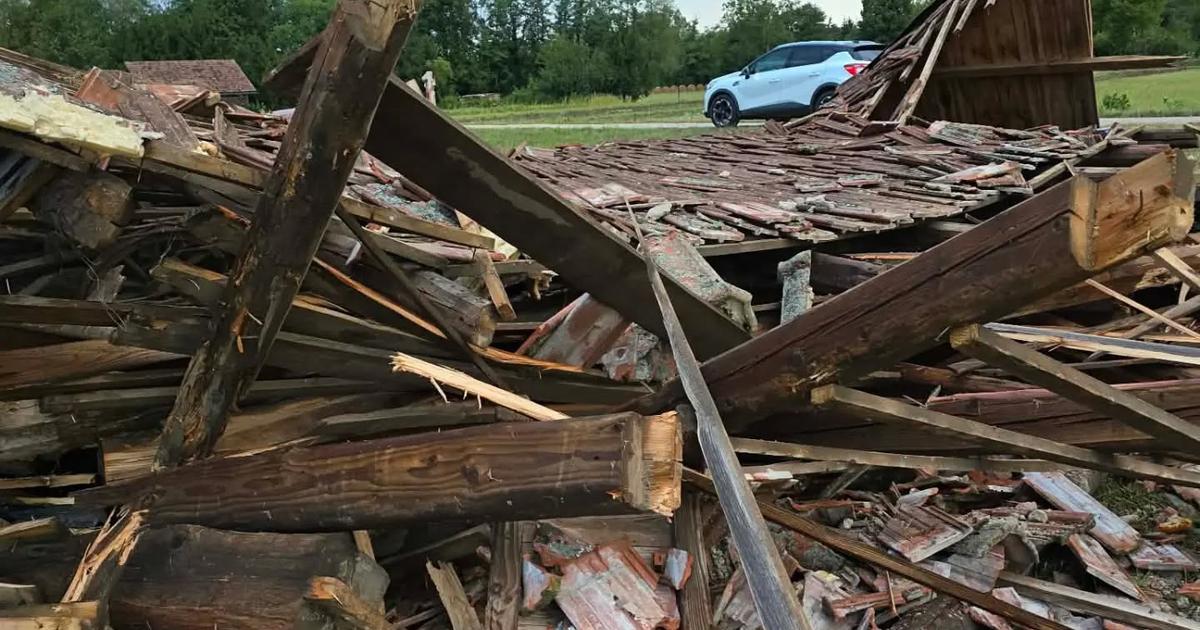 Tako je neurje udrihalo po Cerknici: Odkrite strehe in podrta drevesa