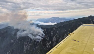 Pri Kranjski Gori znova gori, v zraku tri letala air tractor in helikopter SV