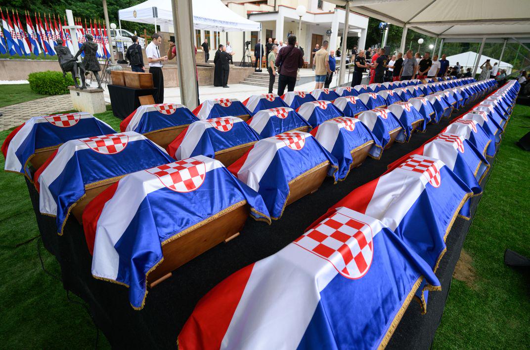 Spominska slovesnost je potekala dan pred praznovanjem evropskega dneva spomina na žrtve vseh totalitarnih in avtoritarnih režimov. Foto: BoBo Spominska slovesnost je potekala dan pred praznovanjem evropskega dneva spomina na žrtve vseh totalitarnih in avtoritarnih režimov. Foto: BoBo