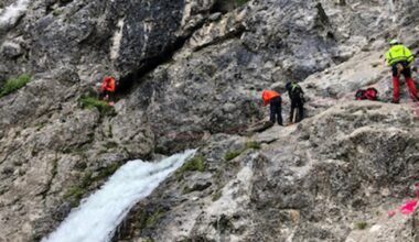 Plačati bodo morali: V gore z otroškim vozičkom, na pomoč klicali gorske reševalce