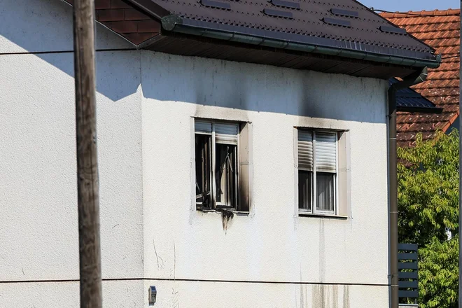 Požar so lokalizirali ob 7.38, nato pa so v hiši našli tri trupla. FOTO: Marko Prpic/Pixsell