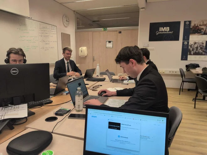 Ključno za uspeh je, da se člani ekipe razumejo med seboj, da vsak lahko neobremenjeno tudi pokritizira drugega. FOTO: arhiv ekipe