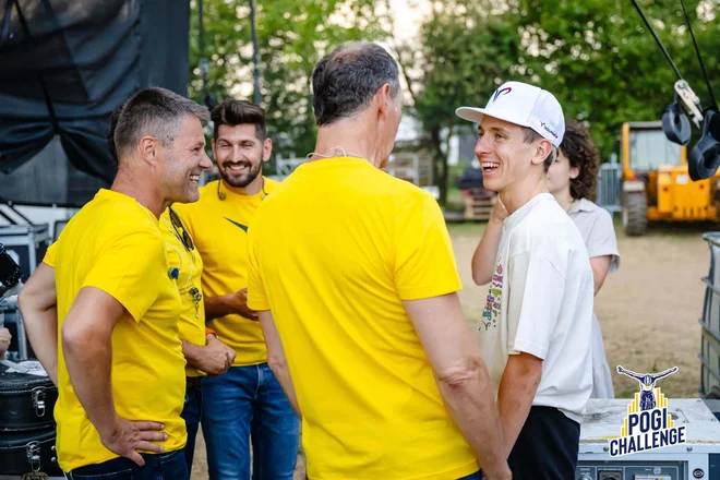 Pravijo, da jih je Tadej Pogačar navdušil s svojo preprostostjo.