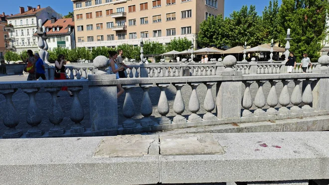 Ob izginotju prve krogle so na Mestni občini Ljubljana predpostavljali, da je šlo za vandalizem, slednjega niso izključili niti na Zavodu za varstvo kulturne dediščine Slovenije. FOTO: Uroš Kokol/N1