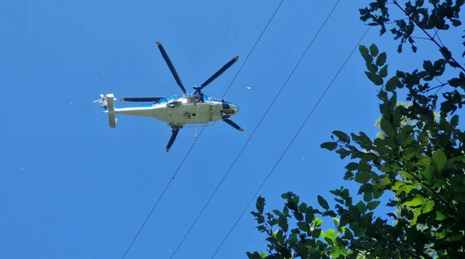 Odpeljal ga je policijski helikopter FOTO: Policija