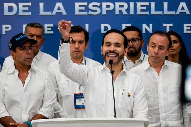 Sedeminštiridesetletni Abelardo de la Espriella se vsaj uradno in formalno ni ukvarjal s politiko vse do začetka kampanje za zadnje predsedniške volitve. FOTO: Charlie Cordero/Reuters