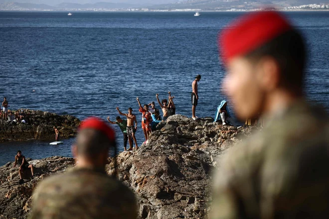 Več kot 90 odstotkov migrantov – prišlo naj bi jih med 72.000 in 80.000 – se je vrnilo v Maroko skoraj tako hitro, kot so prišli. FOTO: Henry Nicholls/Afp