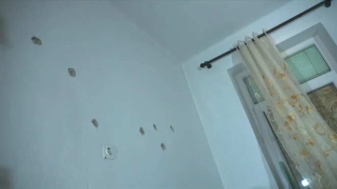 Hiša je še vedno razdejana. FOTO: 24ur