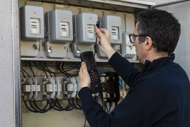 Jeseni bi se lahko opazneje podražila elektrika za gospodinjstva. FOTO: Voranc Vogel