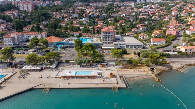 Žusterna je precej bolj zelena in sodobna.