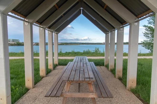 Soboško jezero, ki mu pravijo tudi Prekmursko morje, je odlična ideja za poletni izlet, poln rekreacije, narave in doživetij. Foto: Shutterstock