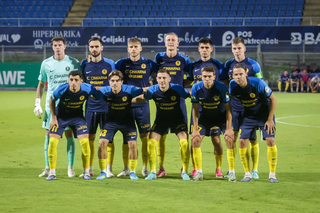 Trener Celja Vitor Campelos bo zagotovo spremenil začetno enajsterico v primerjavi s povratno tekmo proti Araratu. Foto: Voranc Vogel