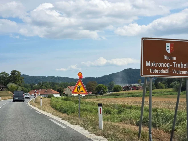 Dela na cesti v Puščavi pri Mokronogu na Dolenjskem. FOTO: Bralka Špela
