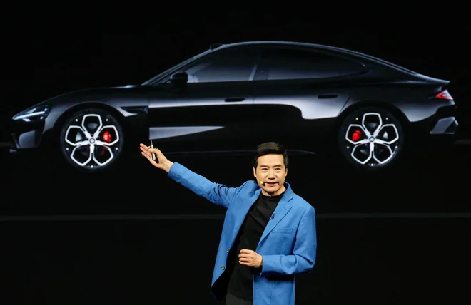 Xiaomi smo poznali po pametnih telefonih, a ga njegov prvi mož Lei Jun za zdaj zelo uspešno pelje tudi v avtomobilski svet.

FOTO: Maxim Shemetov/Reuters