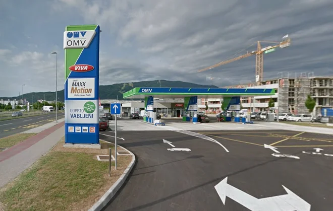 Bencinski servis dogajanje obvladuje, kolikor lahko. FOTO: Google Maps