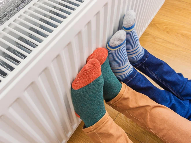 Pri elektriki je treba upoštevati tudi omrežnino in druge sestavine računa. FOTO: Evgen_prozhyrko Getty Images/iStockphoto