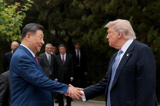 Xi Jinping bo v Belo hišo stopil samo, če bo tam sprejet kot enakopraven sogovornik ameriškega predsednika Donalda Trumpa. FOTO: Evan Vucci/Reuters