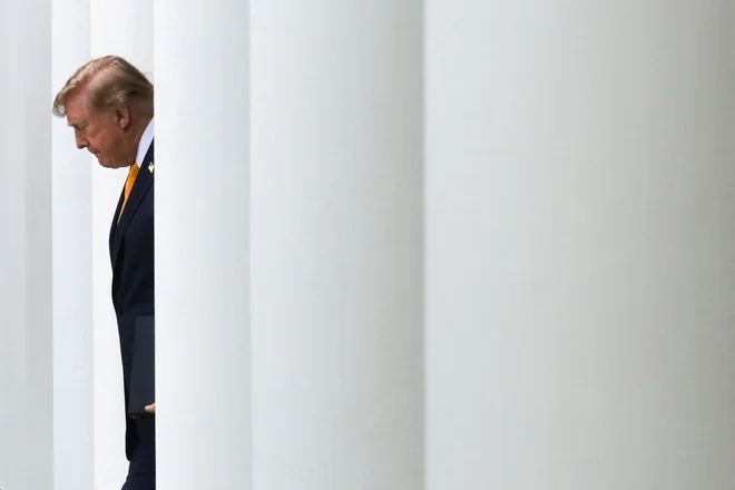 Za Washington je bistveno vprašanje, ali je mogoče z neposrednim dialogom z Moskvo hkrati preprečiti širitev vojne, pritisniti na Rusijo zaradi Irana in ohraniti verodostojnost zavezništva Nato. FOTO: Jonathan Ernst/Reuters