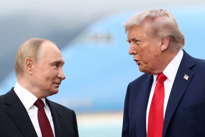 Trump je bil v preteklosti pogosto v sporu z ameriško obveščevalno skupnostjo glede Rusije in je večkrat izražal bistveno bolj optimističen pogled na Putina, kot so ga zagovarjale ameriške obveščevalne službe. FOTO: Kevin Lamarque/Reuters