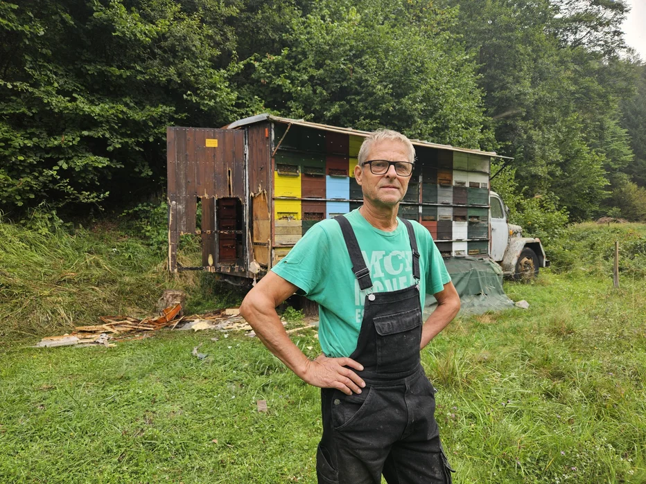 Srečku Kosu je uničil tri panje. FOTO: Tina Horvat