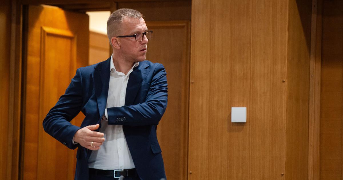 Novo razkritje o poslancu Resni.ce: Družina naj bi imela apartma v Grčiji, delavci pa še čakajo denar