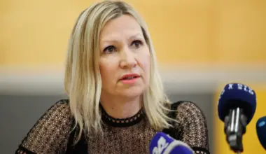 Zakaj mož državne sekretarke na ministrstvu za zdravje briše sledi?