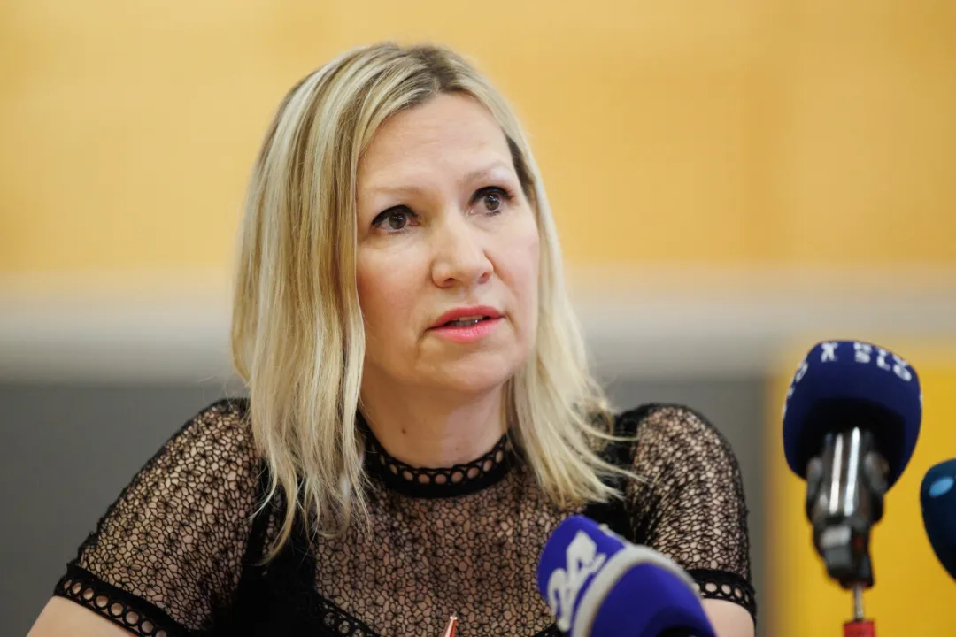 Zakaj mož državne sekretarke na ministrstvu za zdravje briše sledi?