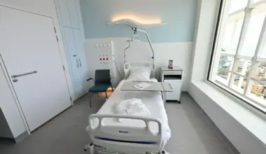 Po devetih letih v komi umrl deček, ki je pojedel sir iz surovega mleka