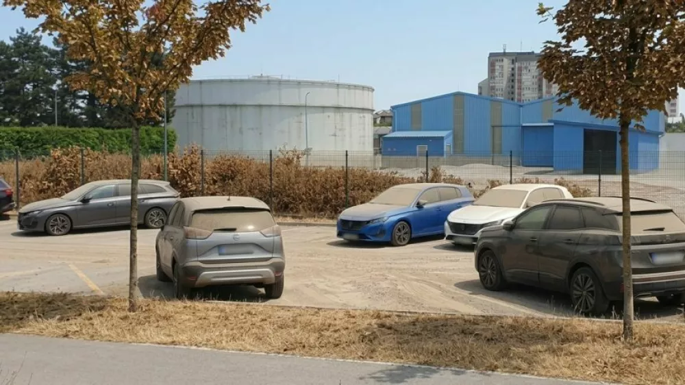 Zaprašeno parkirišče. Pobude meščanov