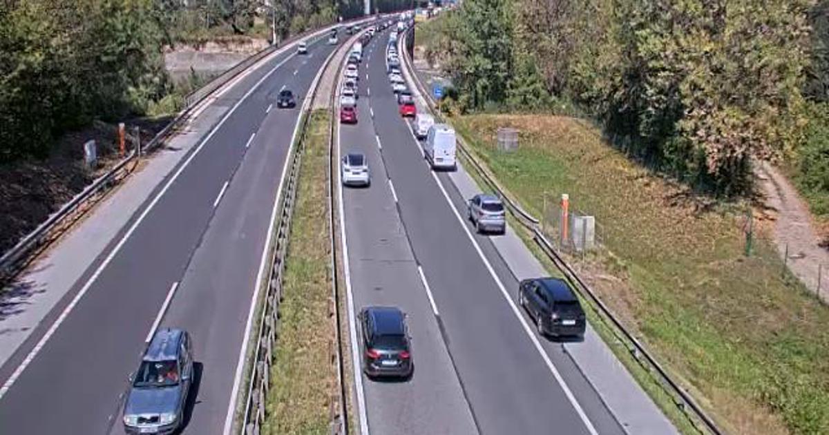 Avtocesta je bila zaradi nesreče zaprta, ostaja dolg zastoj