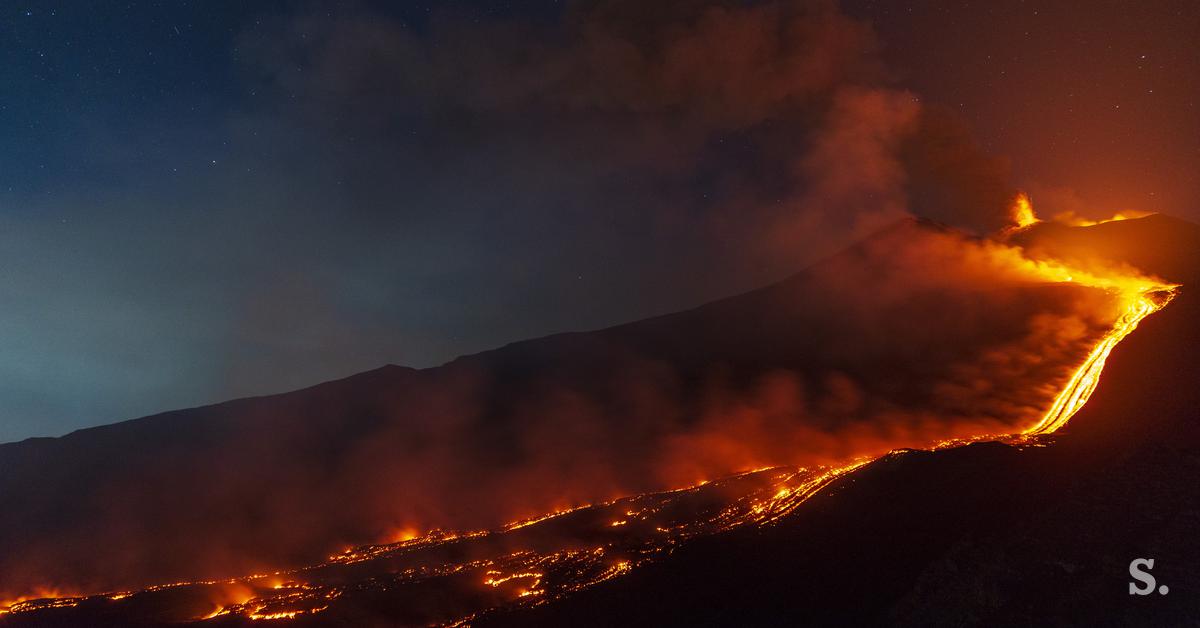 Po izbruhu Etne zaradi pepela moten letalski promet v Catanii