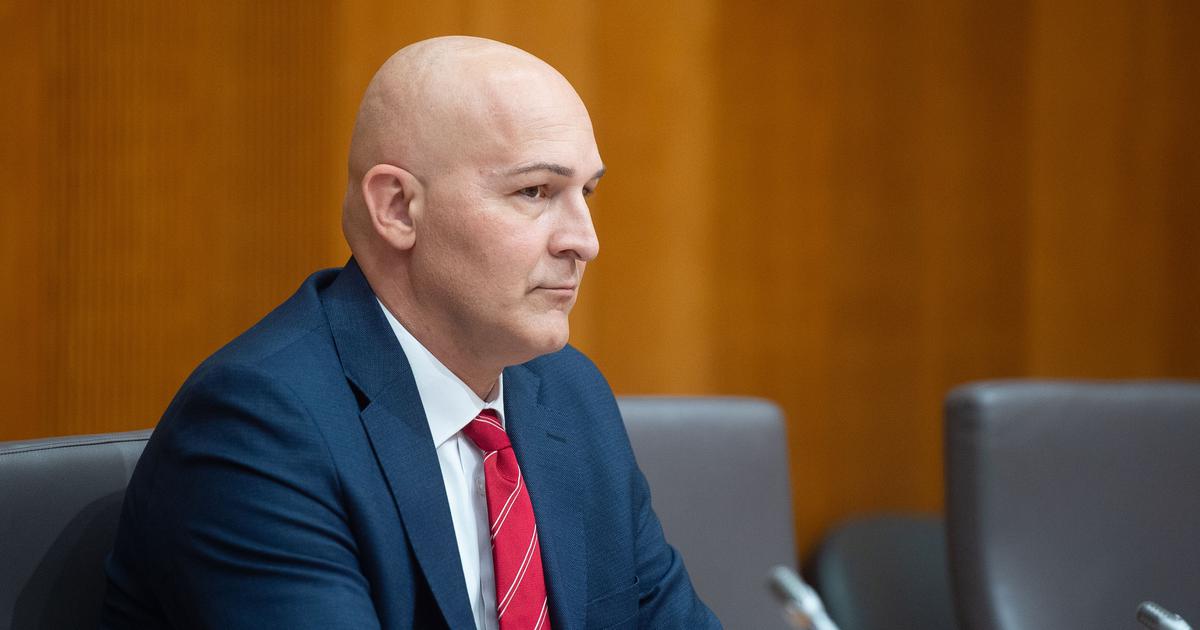 Nenavadno darilo prvošolčkom buri duhove: "Kdo jih bo pa naučil brati?"