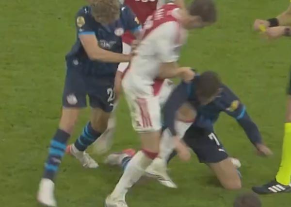 VIDEO: Nizozemska je v šoku zaradi 'poskusa umora', ki je branilca Ajaxa spravil v bolnišnico - Novica