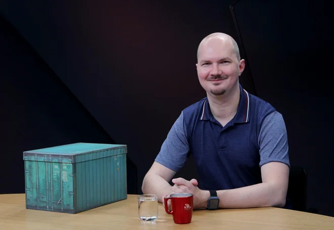 Dr. Uroš Ocepek verjame, da učitelj mladim ne predaja le znanja, temveč tudi vrednote. FOTO: Marko Feist