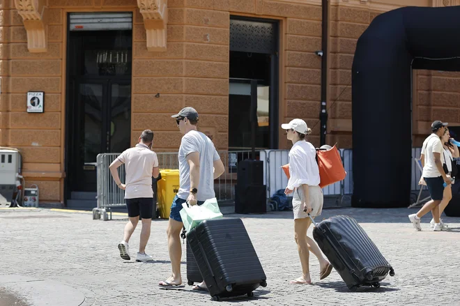 Po številu nočitev so bili poleti v Ljubljani na prvem mestu gostje iz ZDA. Julija in avgusta so namreč ustvarili okoli 19.500 nočitev. FOTO: Leon Vidic