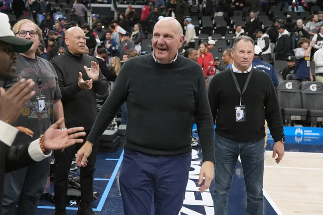 Steve Ballmer ima košarko resnično rad, a v želji za uspehom je šel predaleč. Plačal bo visoko ceno. Foto Kirby Lee/Reuters
