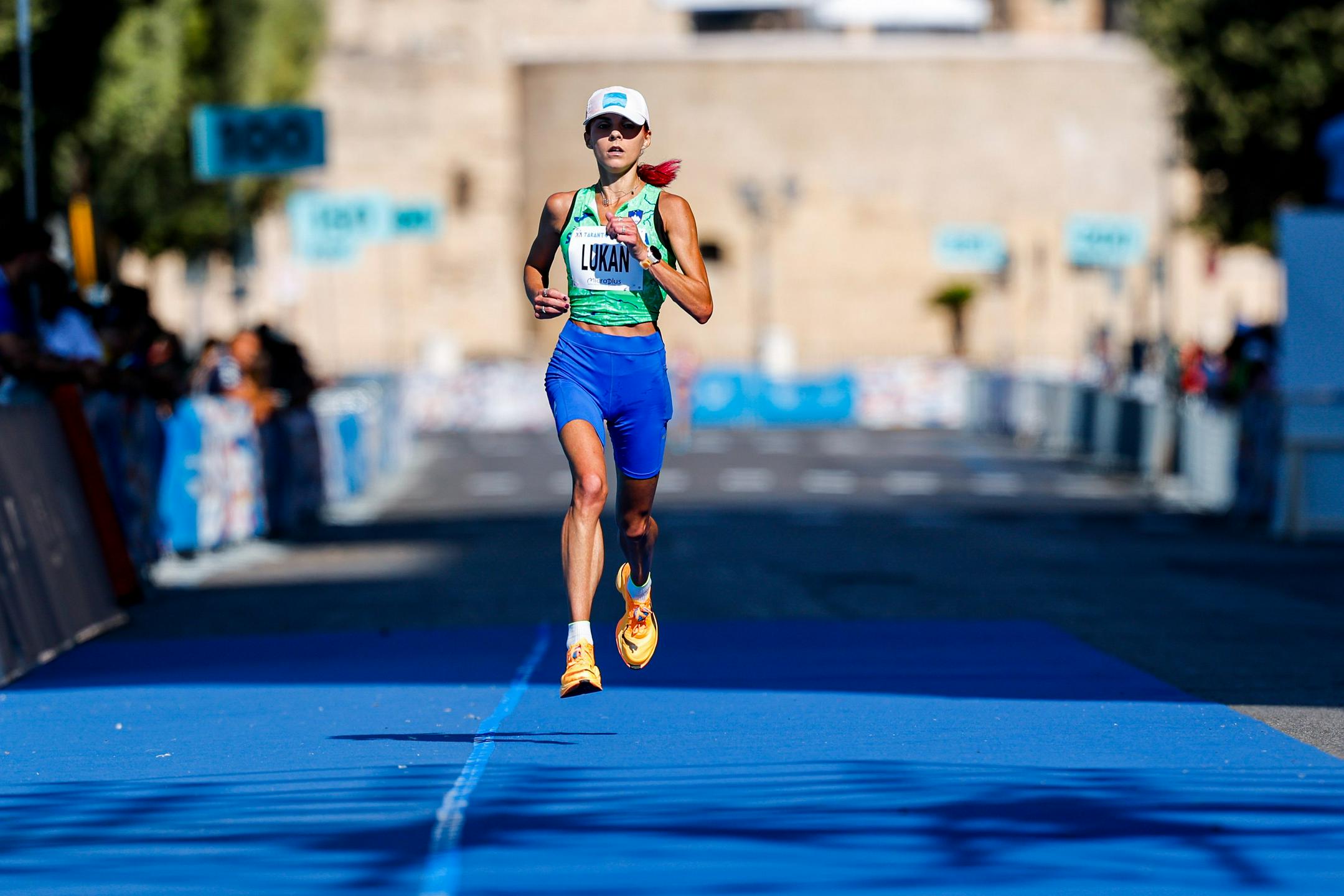 Klara Lukan je v težkih razmerah pritekla do srebra. Foto: www.alesfevzer.com Klara Lukan je v težkih razmerah pritekla do srebra. Foto: www.alesfevzer.com