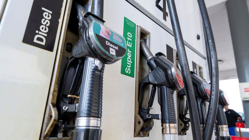 Šoférov čaká horúce leto na pumpách. Benzín je u nás drahší než u väčšiny susedov - Energetika - Ekonomika