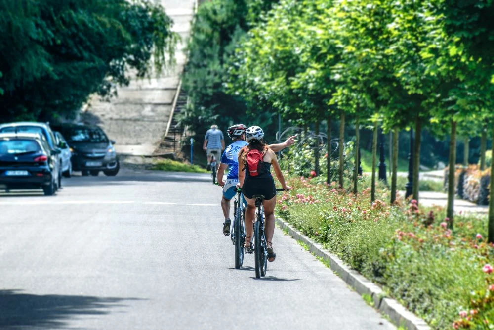 Cyklisti by sa na cestách mali cítiť bezpečnejšie.