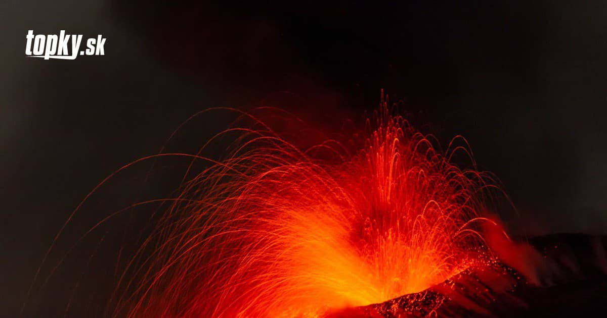 Etna, najvyššia aktívna sopka v Európe, zostáva nepokojná